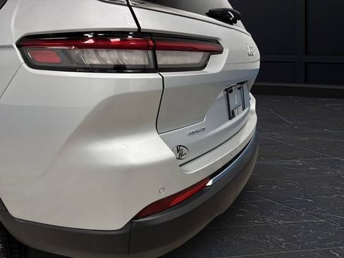 Used 2023 Jeep Grand Cherokee L Limited w/ Luxury Tech Group II image 36