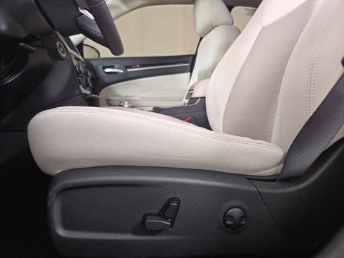 Used 2023 Chrysler 300 Touring w/ Sport Appearance Package RWD image 30