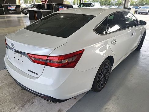 Used 2017 Toyota Avalon Touring image 4
