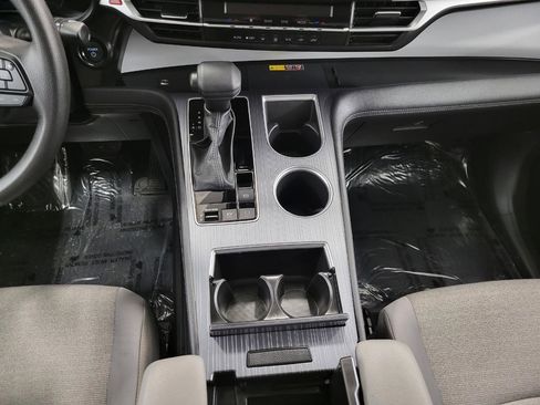 Used 2025 Toyota Sienna LE image 16