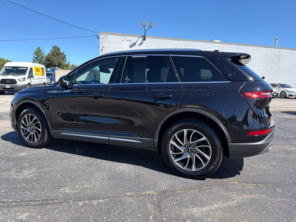 Used 2020 Lincoln Corsair AWD w/ Equipment Group 101A image 9