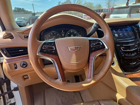 Used 2015 Cadillac Escalade Platinum image 16