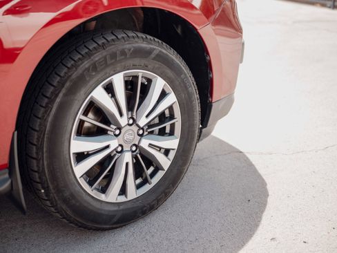 Used 2018 Nissan Pathfinder S FWD image 16