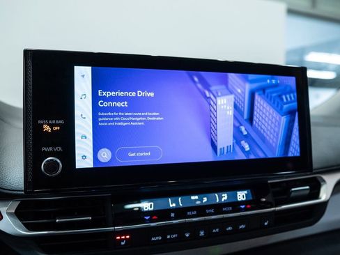 Used 2025 Toyota Sienna XLE image 25