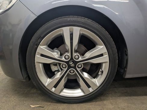 Used 2017 Hyundai Veloster Value Edition FWD image 15