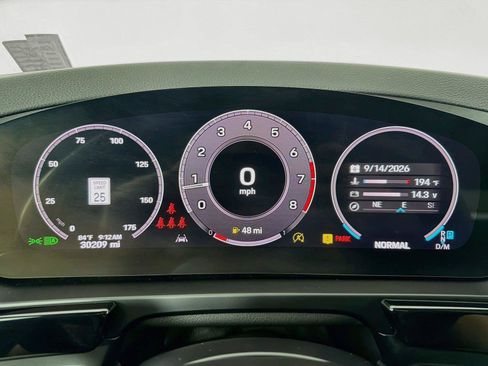 Used 2024 Porsche Cayenne AWD/4WD image 16