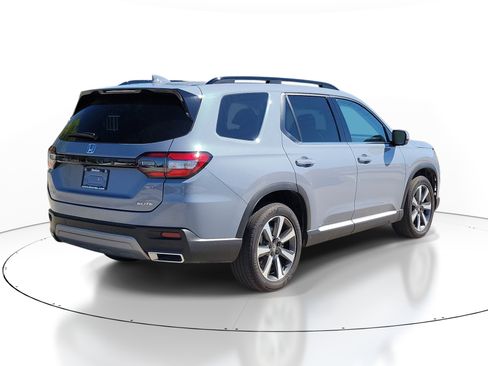 Used 2025 Honda Pilot Elite image 6