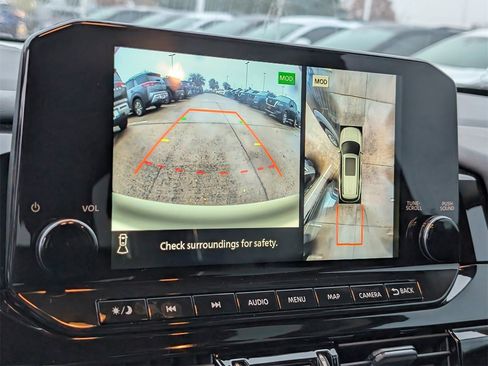 New 2025 Nissan Pathfinder SL image 12