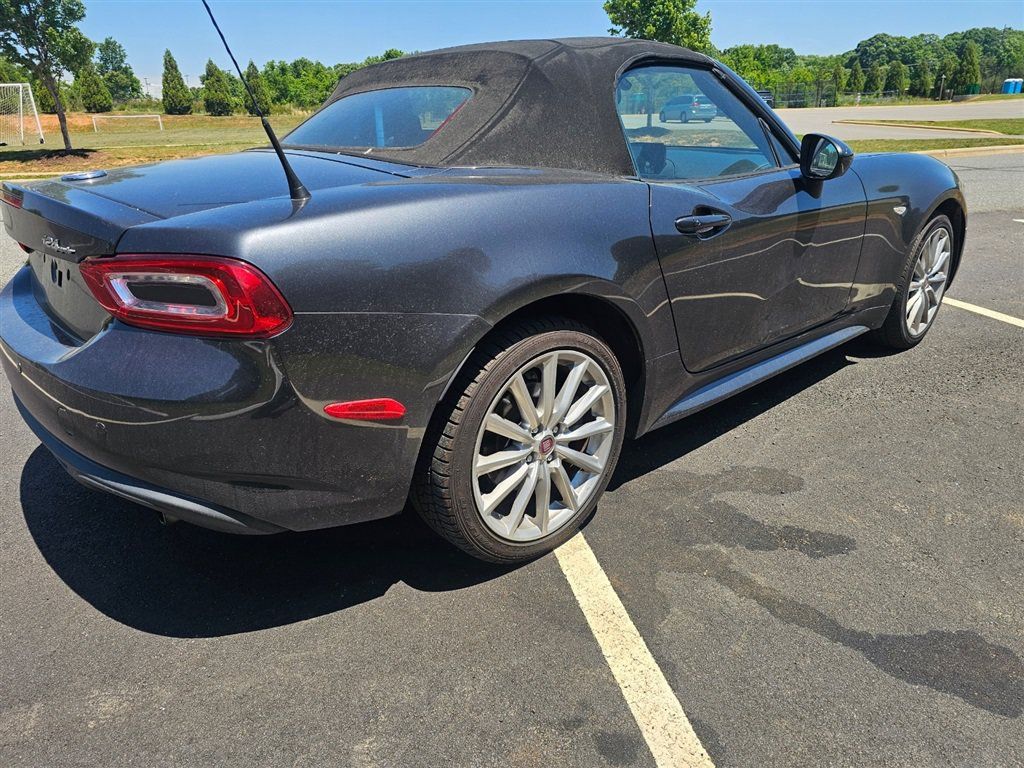 Used 2017 FIAT 124 Spider Lusso RWD image 2
