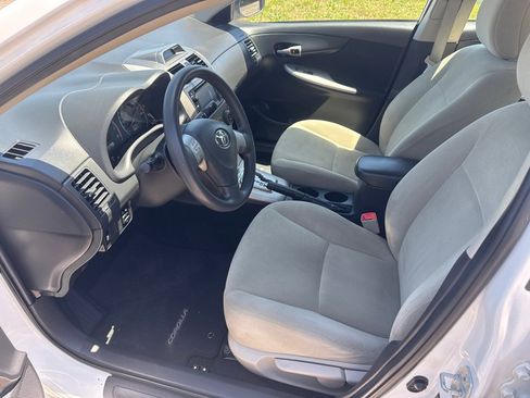 Used 2013 Toyota Corolla LE FWD image 33