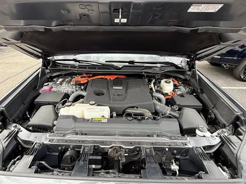 Used 2024 Toyota Sequoia Platinum AWD/4WD image 26