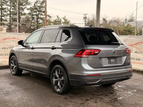 Used 2022 Volkswagen Tiguan SE w/ Panoramic Sunroof Package image 60
