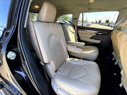 Used 2020 Toyota Highlander Limited FWD image 34