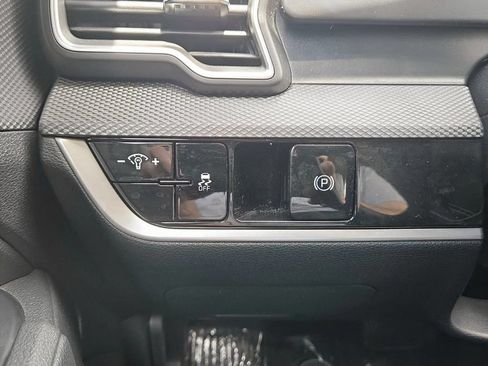 Used 2025 Kia Sportage LX AWD/4WD image 21