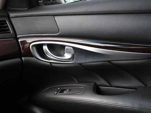 Used 2015 INFINITI Q70 3.7 RWD image 22