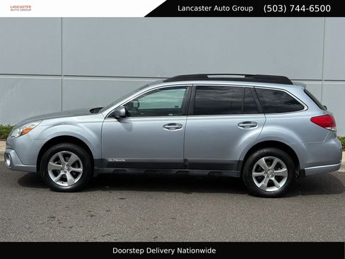 Used 2013 Subaru Outback 2.5i Limited AWD/4WD image 3