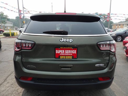 Used 2018 Jeep Compass Latitude w/ Popular Equipment Group FWD image 4