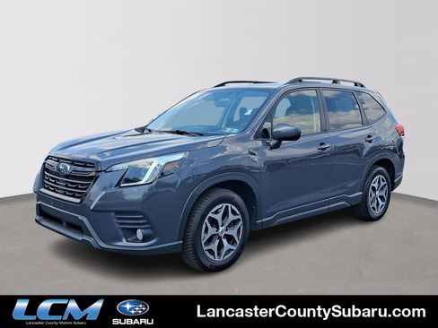 Used 2022 Subaru Forester Premium AWD/4WD image 1
