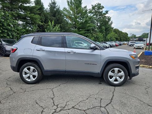 Used 2018 Jeep Compass Latitude w/ Popular Equipment Group AWD/4WD image 8