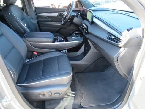 Used 2025 Buick Enclave Sport Touring image 9