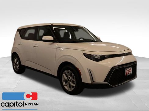 Used 2024 Kia Soul LX w/ Option Group 015 FWD image 1