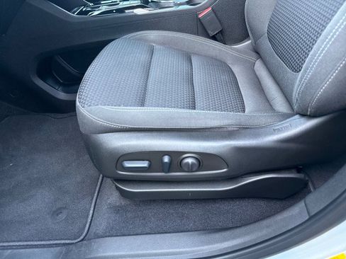 Used 2023 Chevrolet Bolt EUV LT w/ Comfort Package FWD image 16