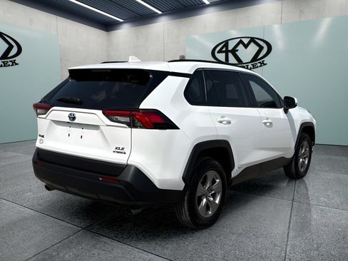 Used 2022 Toyota RAV4 XLE AWD/4WD image 3