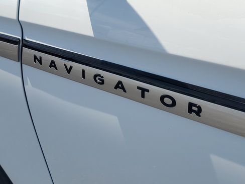 New 2026 Lincoln Navigator Reserve AWD/4WD image 7