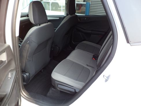 Used 2022 Ford Escape SE w/ Cold Weather Package image 3