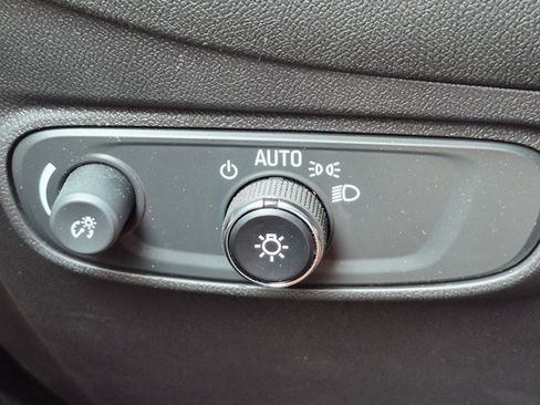 Used 2024 Chevrolet Equinox LT FWD image 11