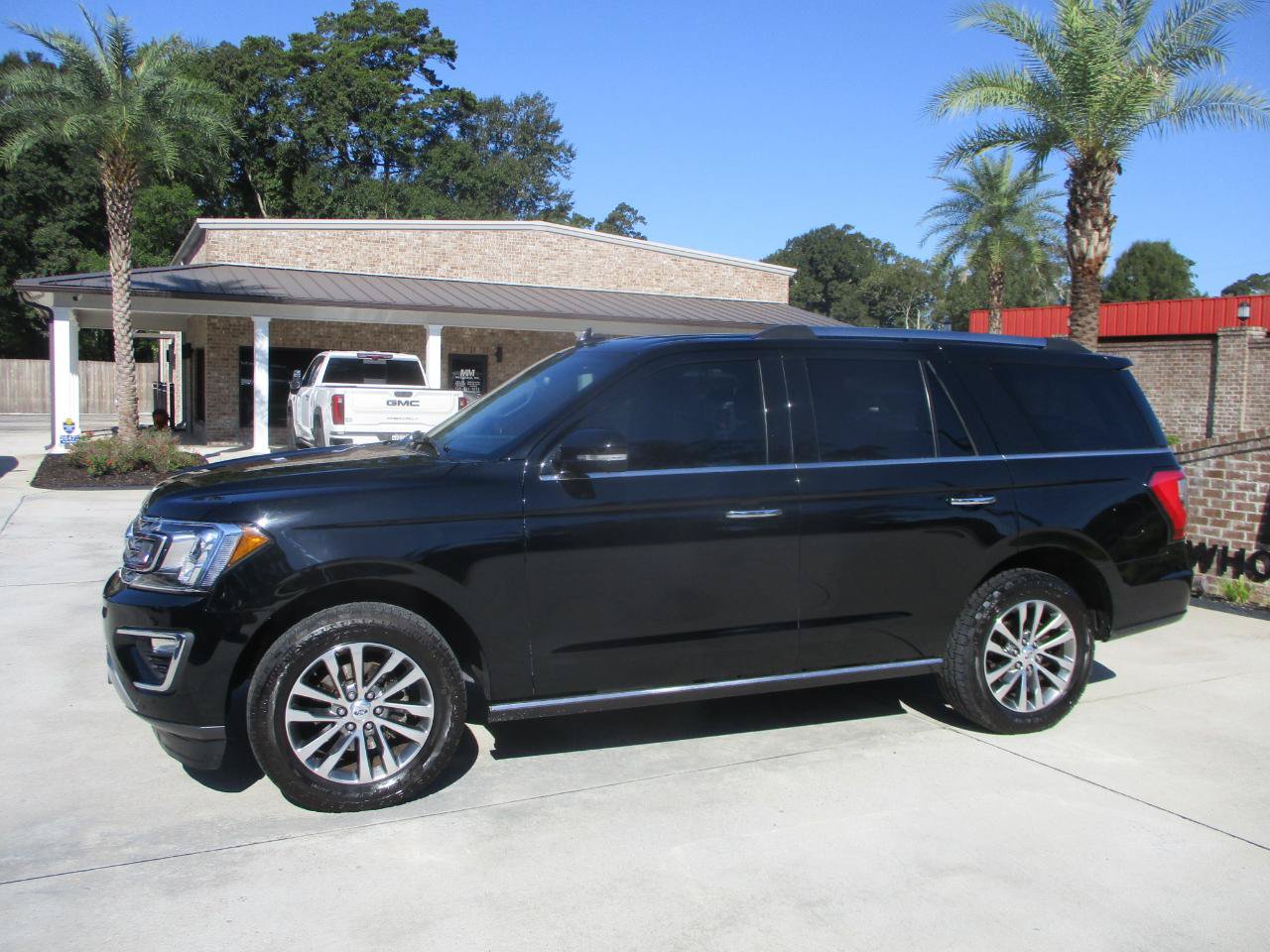 Used 2018 Ford Expedition Limited RWD image 2