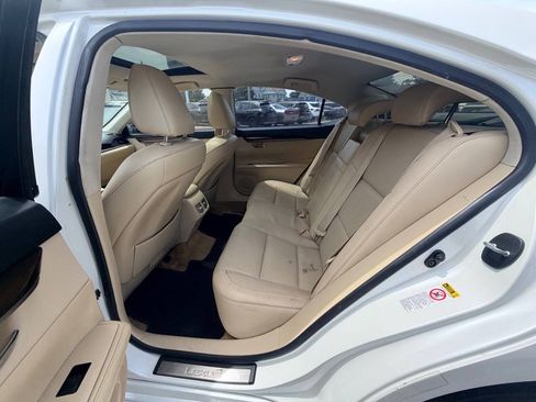 Used 2014 Lexus ES 350 w/ Luxury Package FWD image 33