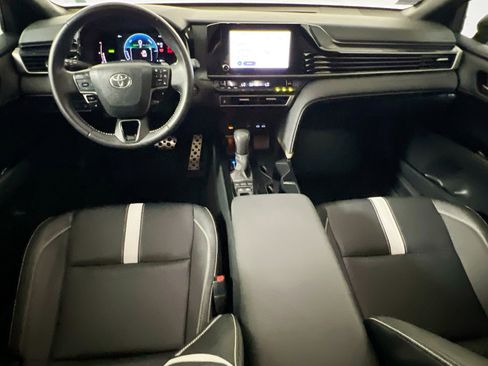 Used 2025 Toyota Camry SE FWD image 30