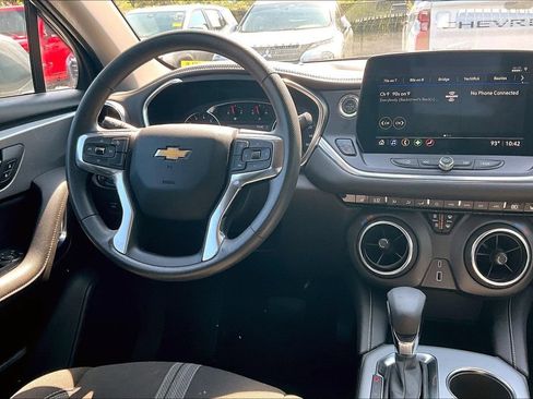 Used 2025 Chevrolet Blazer LT FWD image 9