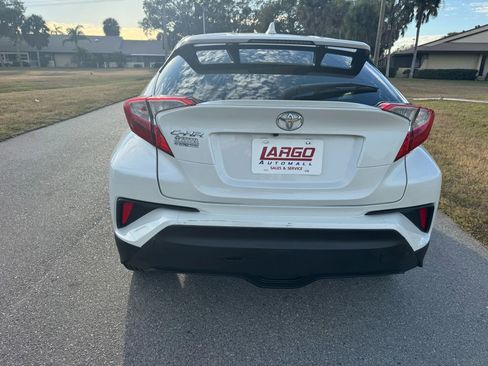 Used 2020 Toyota C-HR LE image 8