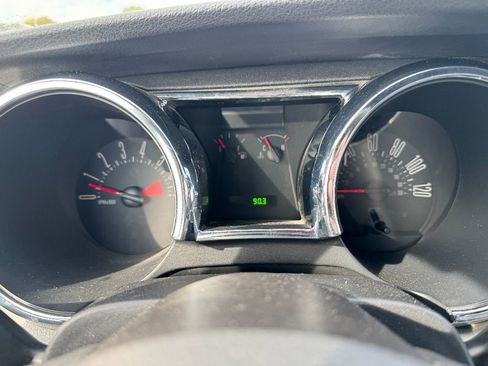 Used 2005 Ford Mustang Convertible image 28