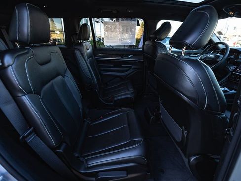 Used 2024 Jeep Grand Cherokee L Limited w/ Luxury Tech Group II image 39