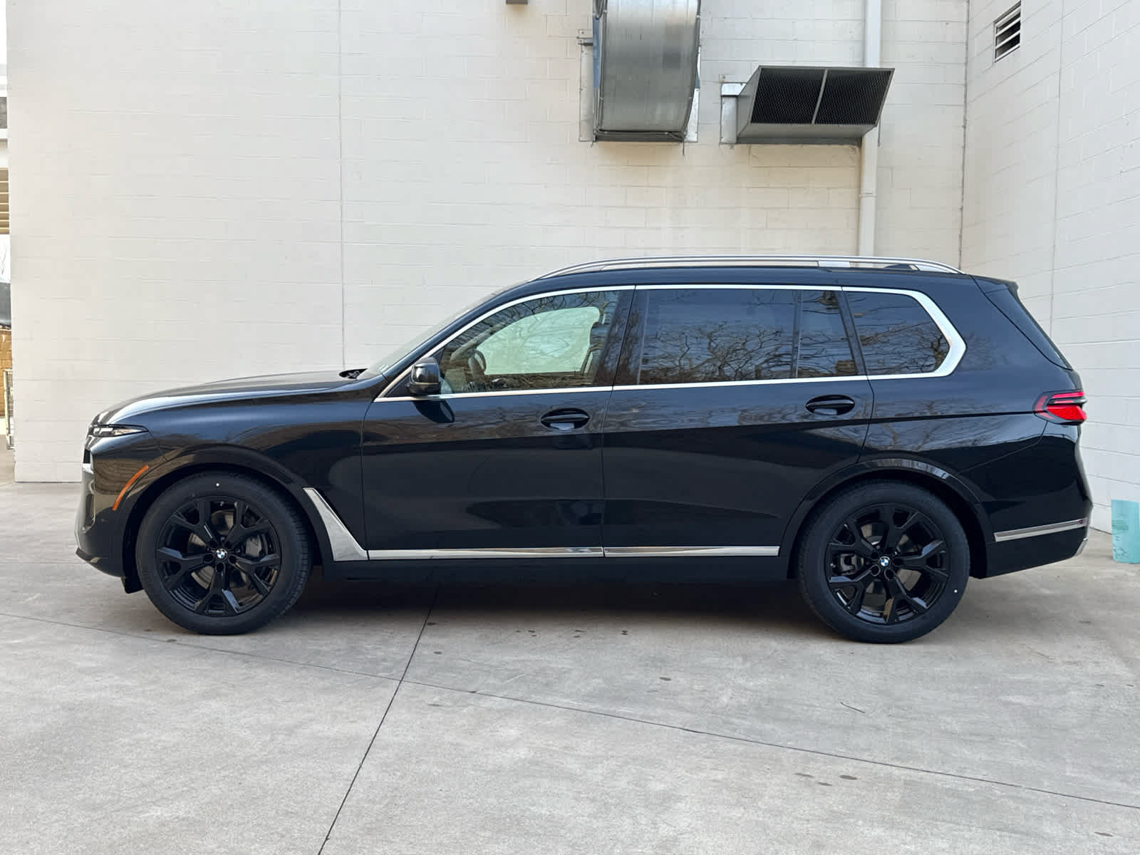 Used 2026 BMW X7 xDrive40i w/ Premium Package AWD/4WD image 5