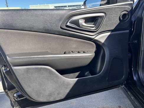 Used 2015 Chrysler 200 Limited w/ Convenience Group image 19