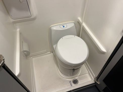 Used 2023 Mercedes-Benz Sprinter 144 Cargo image 38