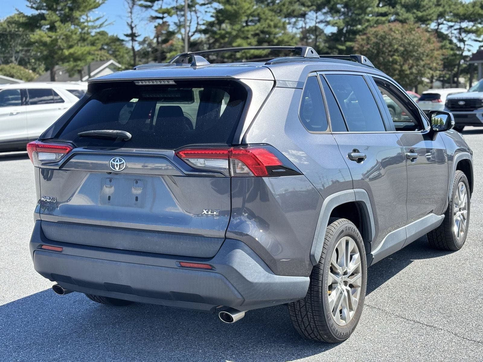 Used 2020 Toyota RAV4 XLE Premium FWD image 7