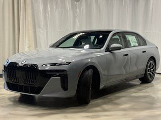 New 2026 BMW 760i xDrive w/ Premium Package AWD/4WD video 3