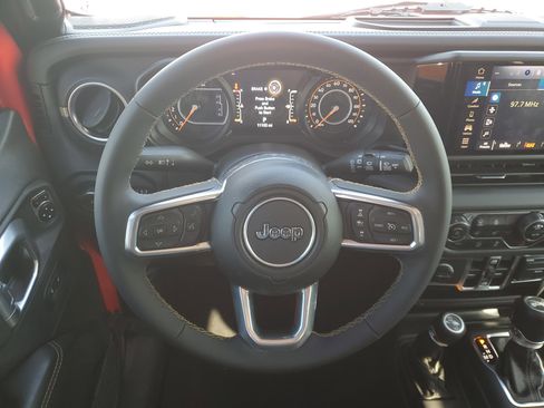 Used 2024 Jeep Wrangler Sahara image 17