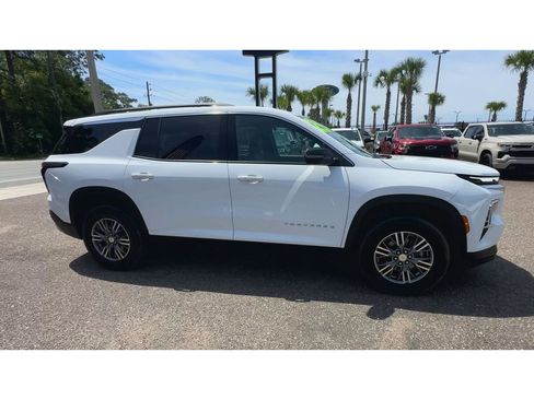 Used 2025 Chevrolet Traverse LT AWD/4WD image 9