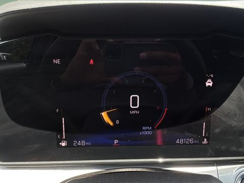 Used 2025 Chevrolet Trax LT FWD image 13