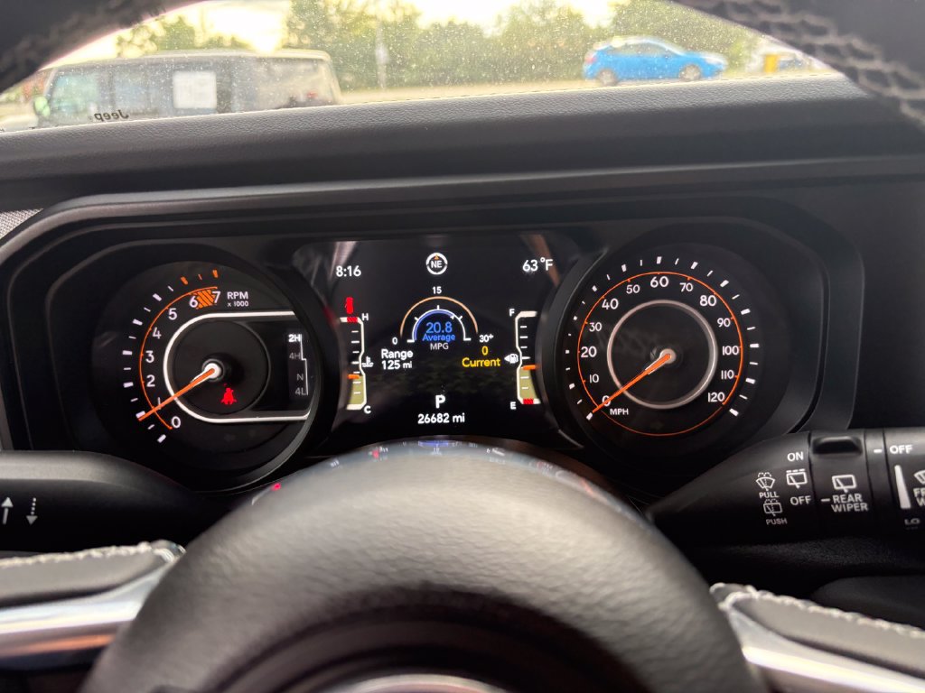 Used 2025 Jeep Wrangler Unlimited Sahara AWD/4WD image 17