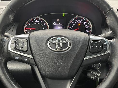 Used 2016 Toyota Camry SE FWD image 18