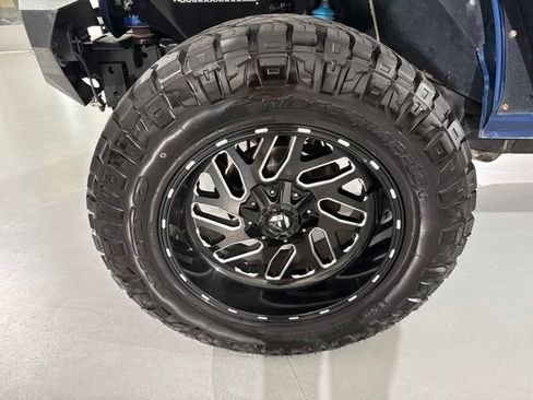 Used 2010 Jeep Wrangler Unlimited Rubicon AWD/4WD image 4