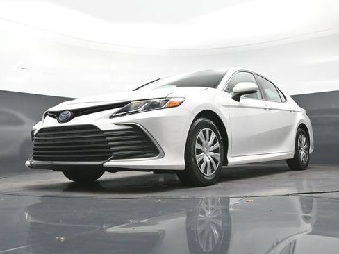 Used 2022 Toyota Camry LE FWD image 28