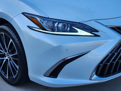 Used 2024 Lexus ES 350 w/ Premium Package image 5